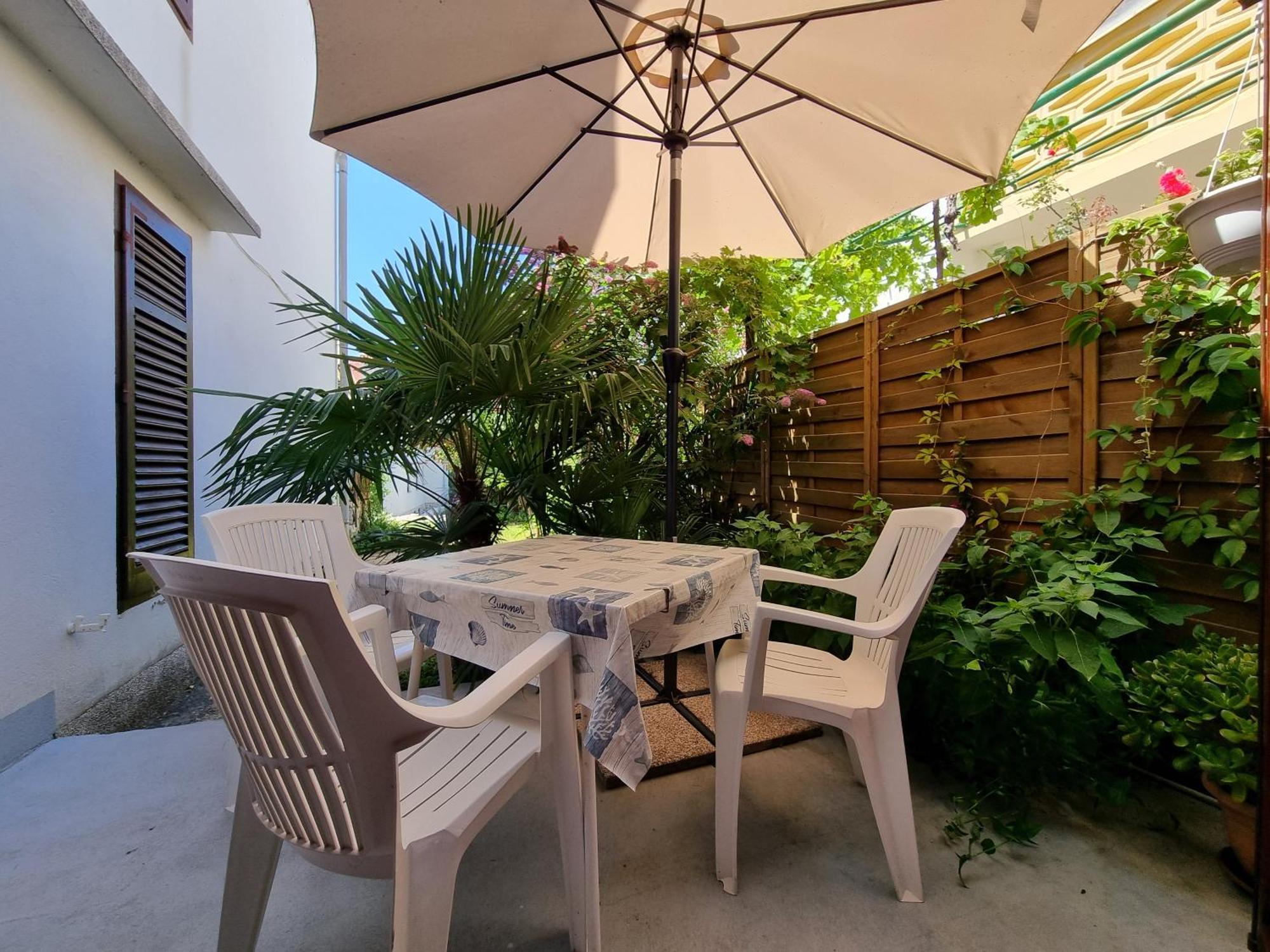 Apartment Vesna With Terrace Башка Екстер'єр фото